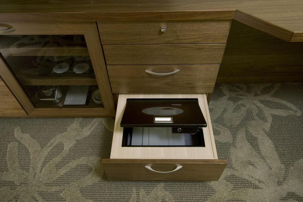 Hotel Nikko Fukuoka Fukuoka  Zewnętrze zdjęcie A safe in a drawer