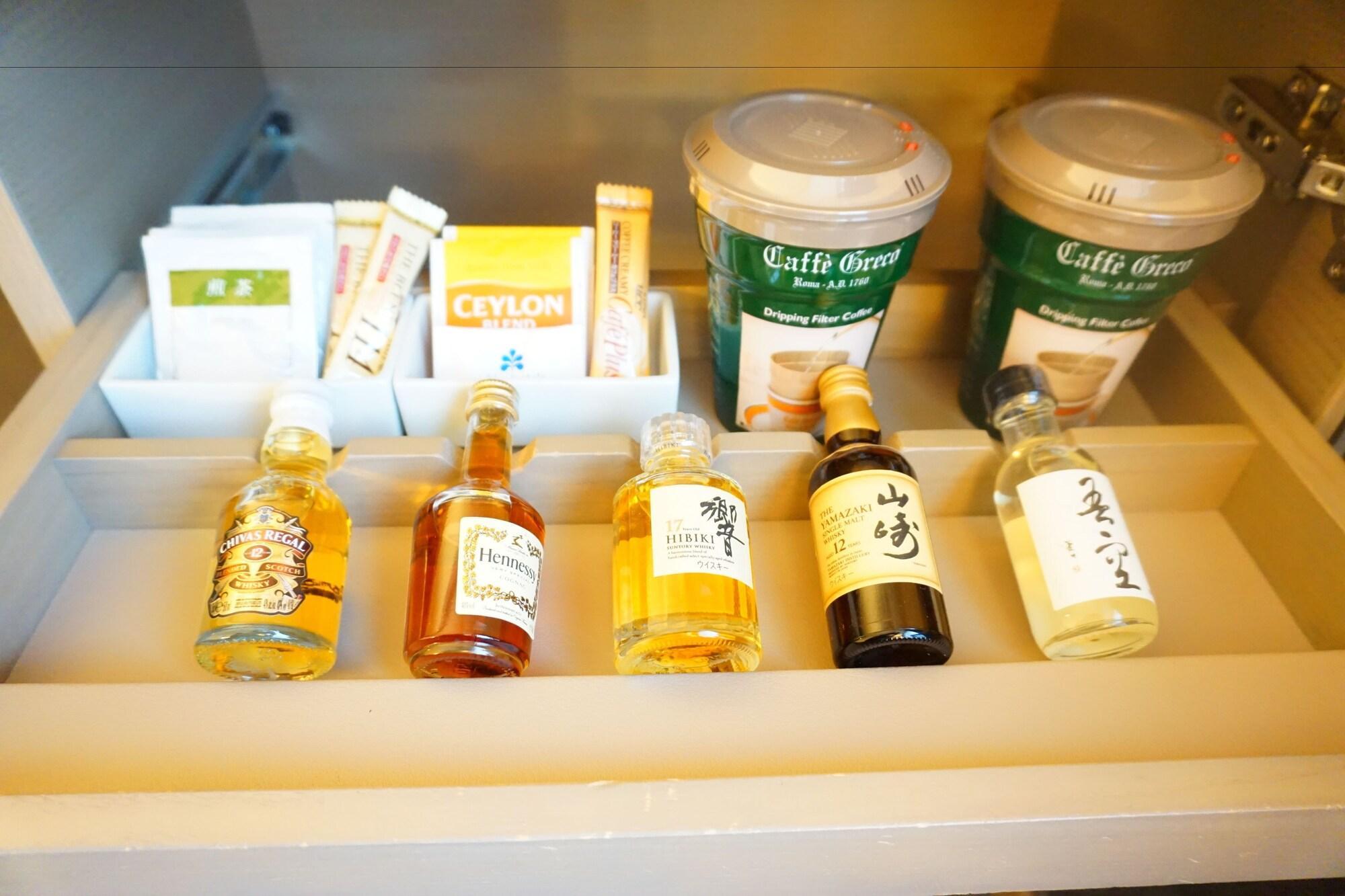 Hotel Nikko Fukuoka Fukuoka  Zewnętrze zdjęcie A selection of Japanese alcoholic drinks