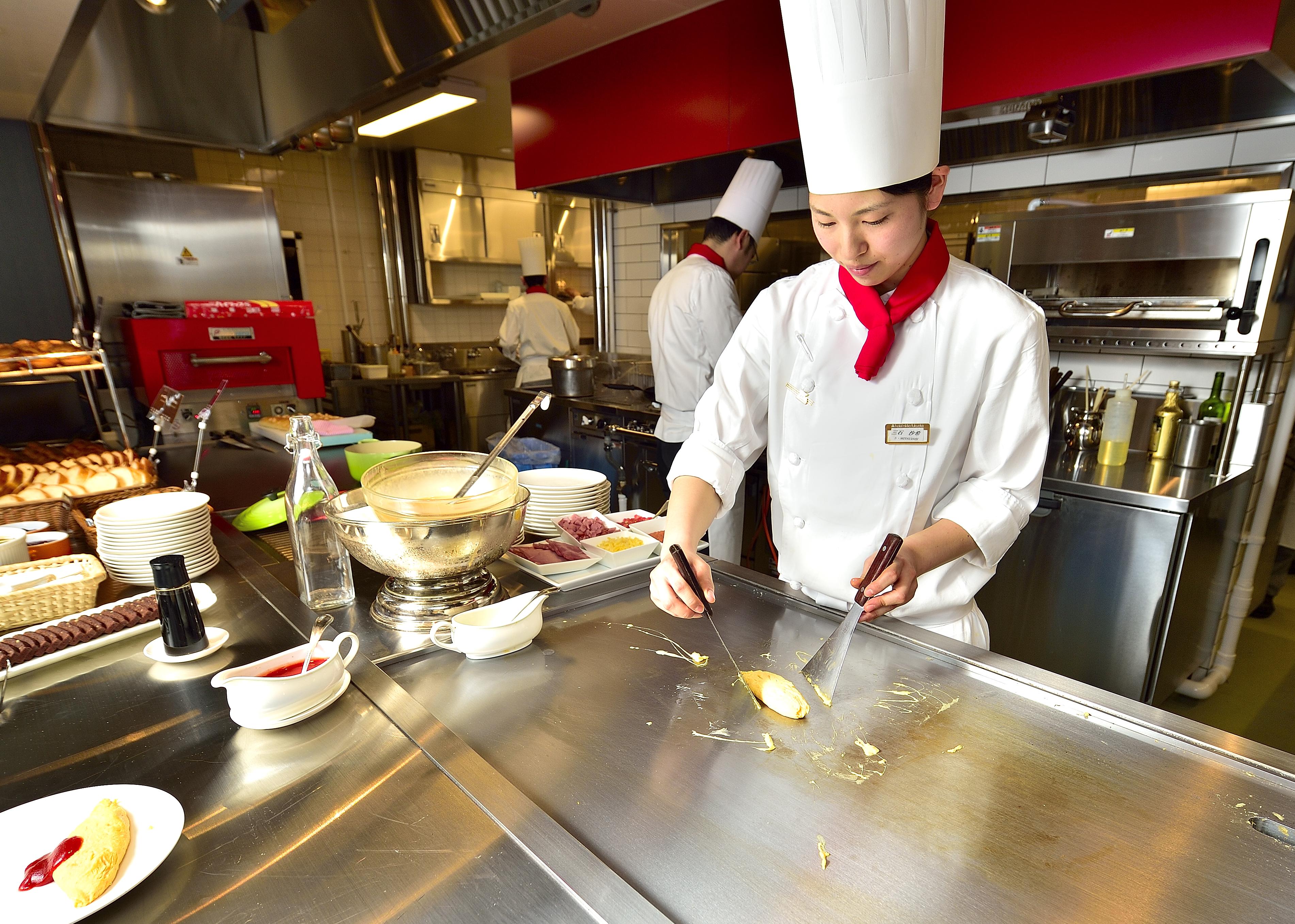 Hotel Nikko Fukuoka Fukuoka  Zewnętrze zdjęcie A student working in the kitchen